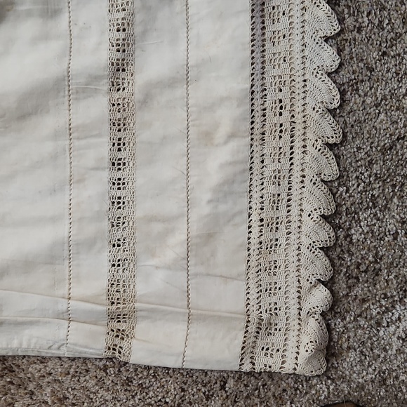 Hand Tatted Lace Vintage Slip from late 1800's / White Skirt - Picture 2 of 6